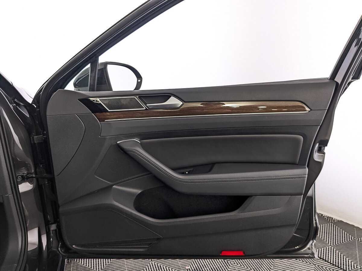 Б/У Фольксваген Пассат 2019 года. Фото: #24