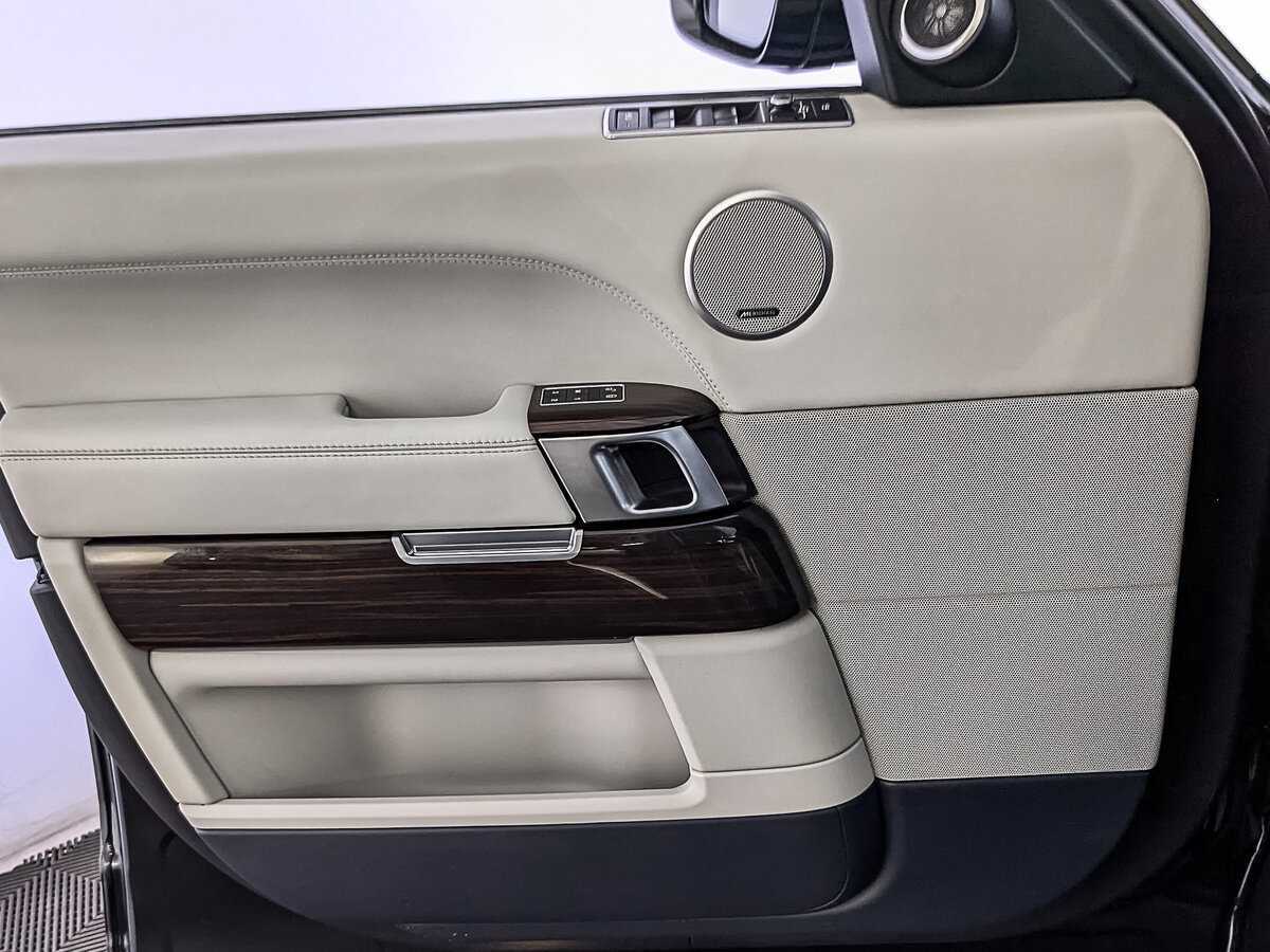 Б/У Лэнд Ровер Рэнж Ровер 2017 года. Фото: #18