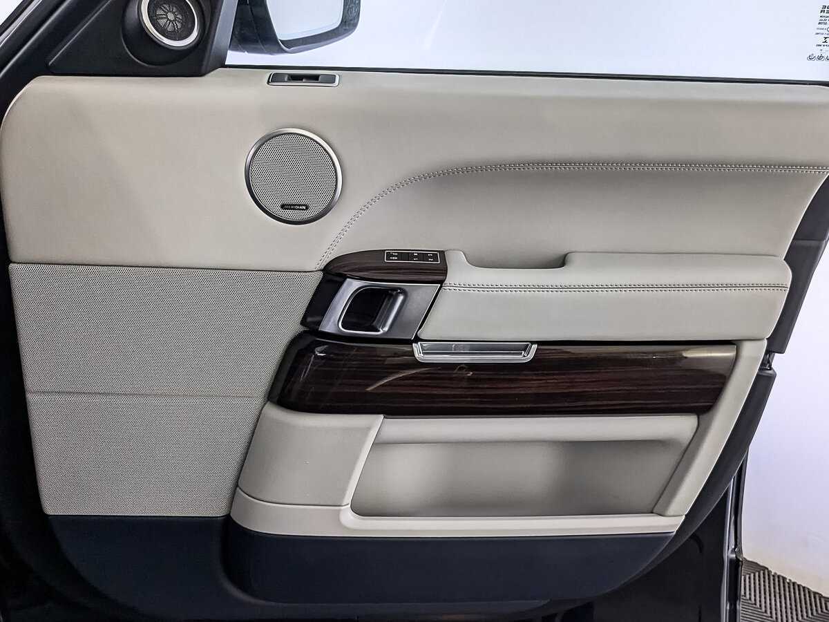 Б/У Лэнд Ровер Рэнж Ровер 2017 года. Фото: #24