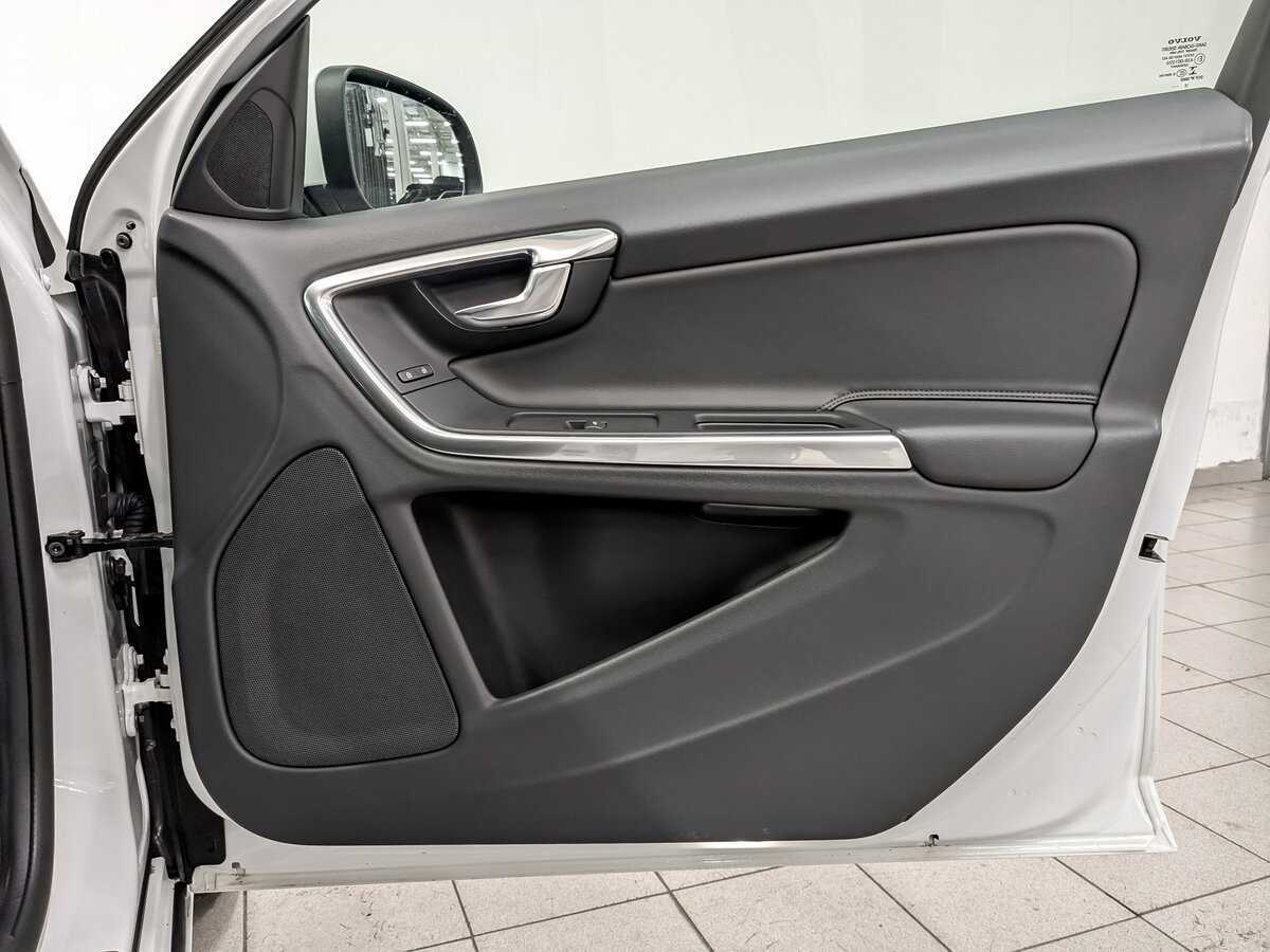 Б/У Вольво С60 2016 года. Фото: #25