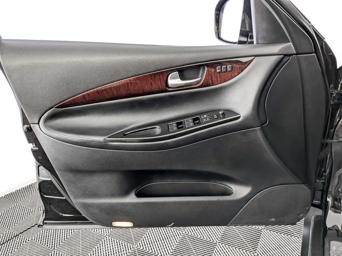 Б/У Инфинити ЕИкс 2012 года. Фото: #18