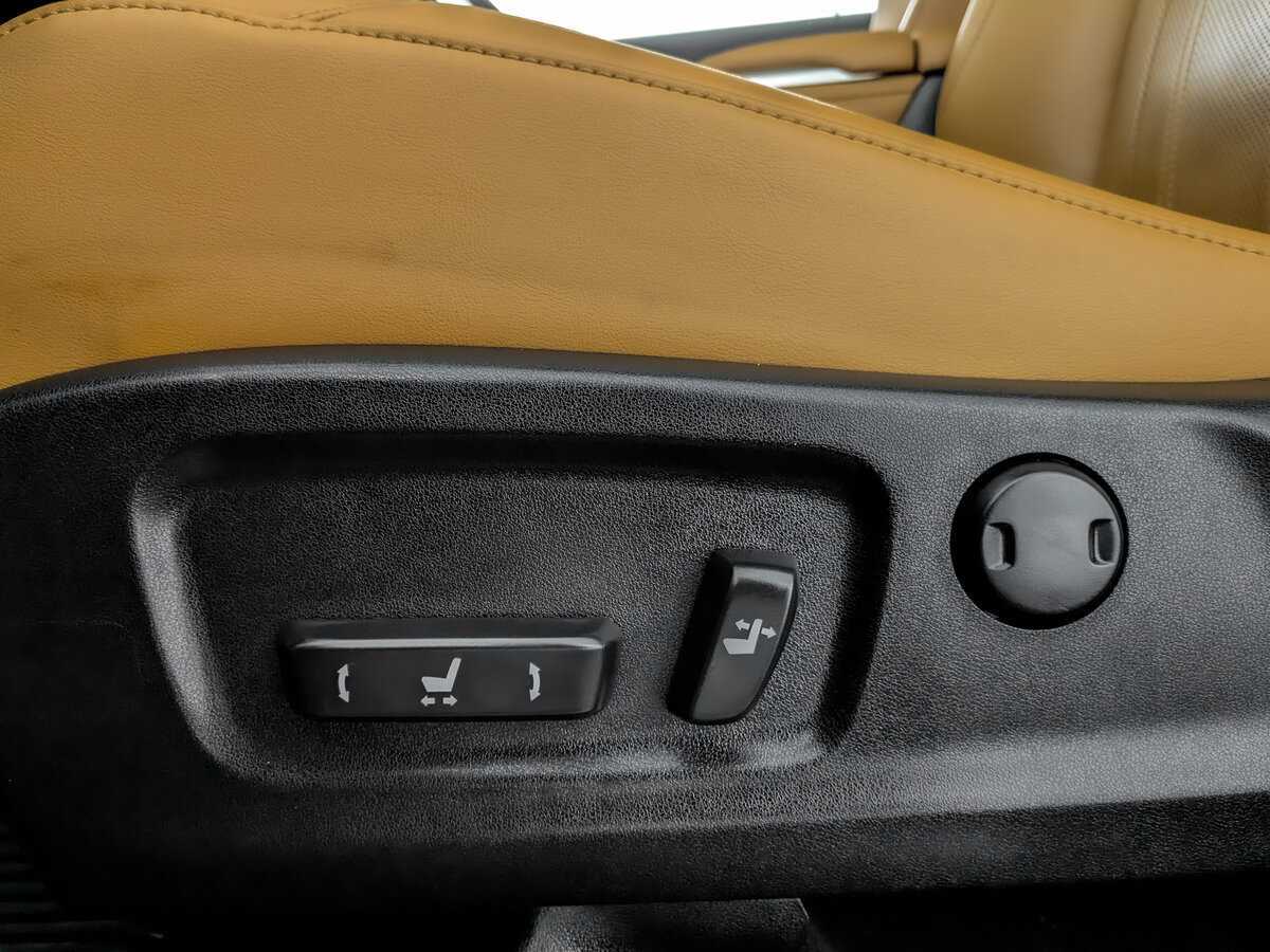 Б/У Лексус Р-Икс 2020 года. Фото: #19