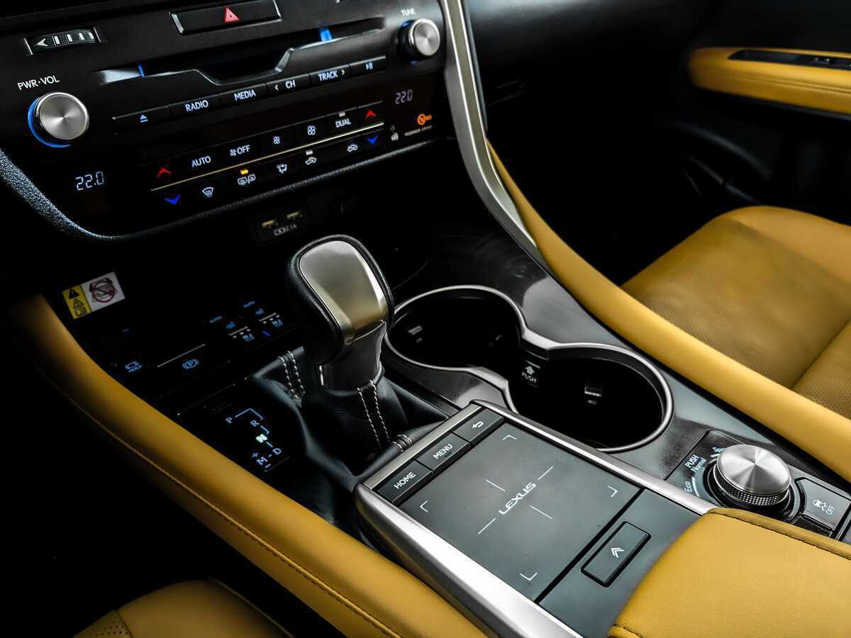 Б/У Лексус Р-Икс 2020 года. Фото: #22