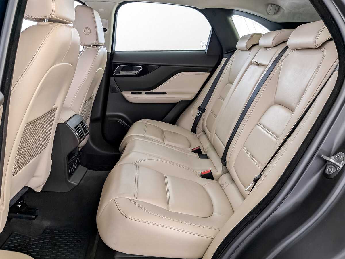 Б/У Ягуар Ф-Пэйс 2020 года. Фото: #11