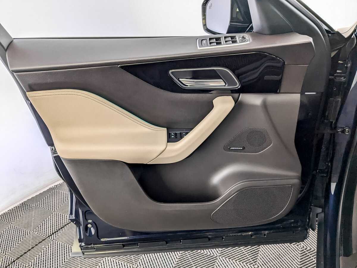 Б/У Ягуар Ф-Пэйс 2020 года. Фото: #18