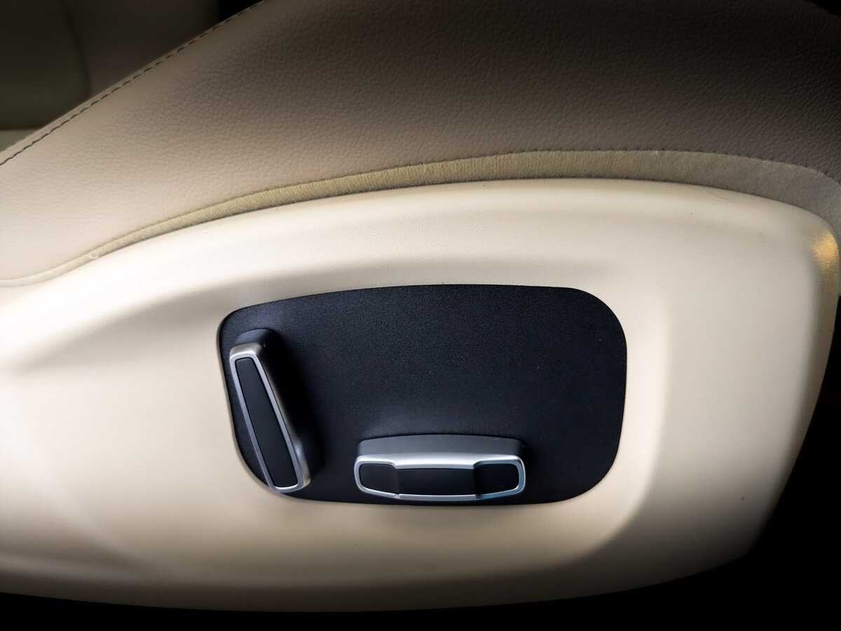 Б/У Ягуар Ф-Пэйс 2020 года. Фото: #24