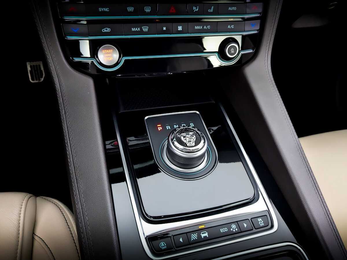 Б/У Ягуар Ф-Пэйс 2020 года. Фото: #26