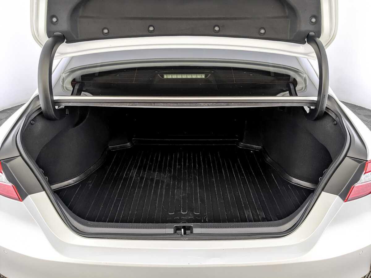 Б/У Тойота Камри 2019 года. Фото: #9