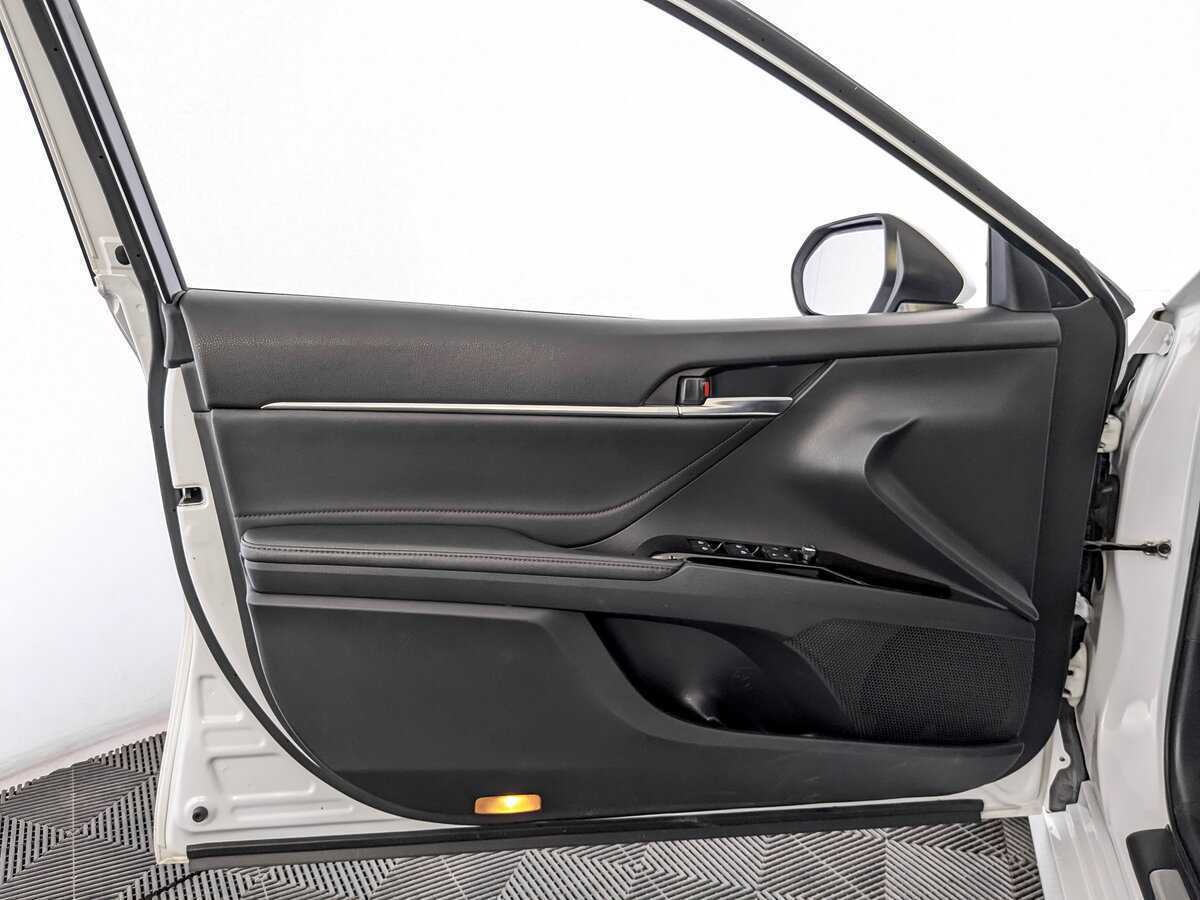 Б/У Тойота Камри 2019 года. Фото: #18