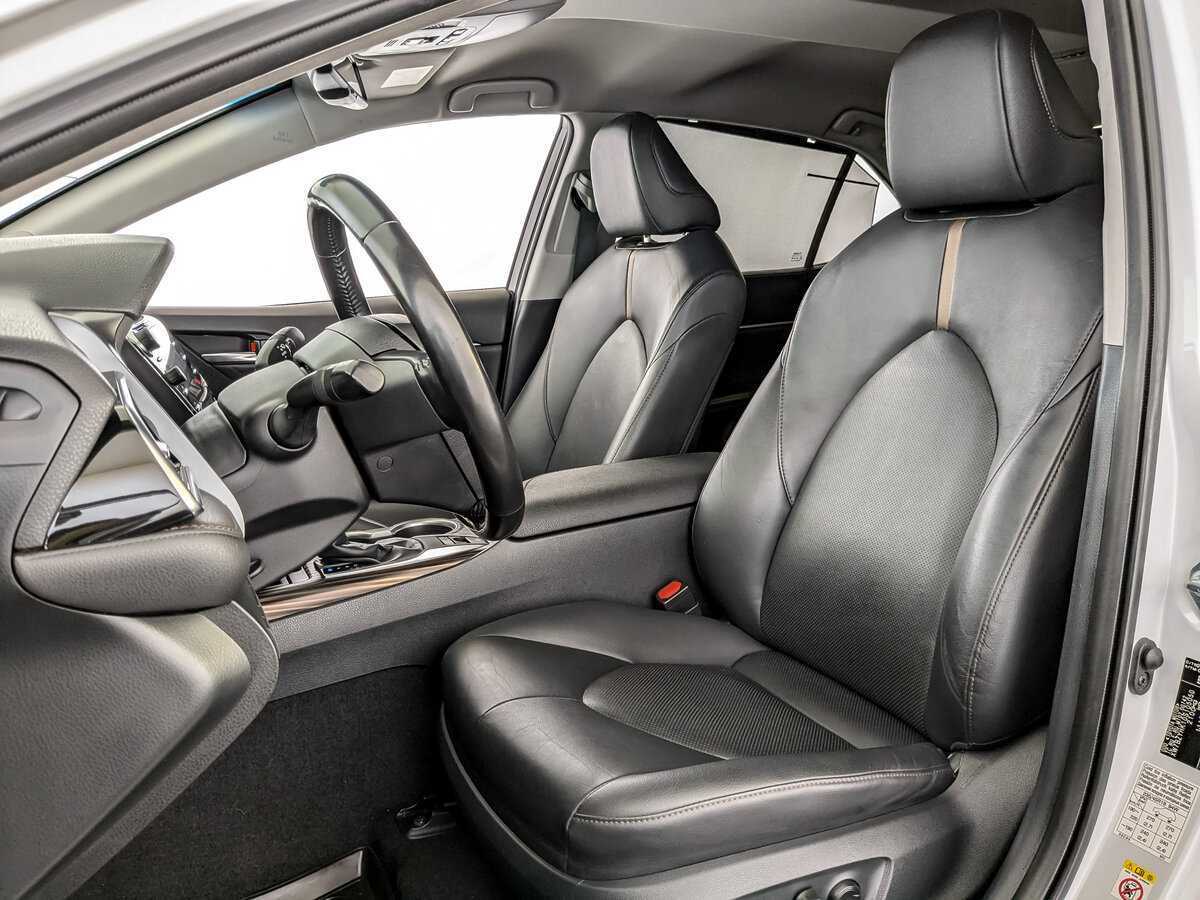 Б/У Тойота Камри 2019 года. Фото: #19