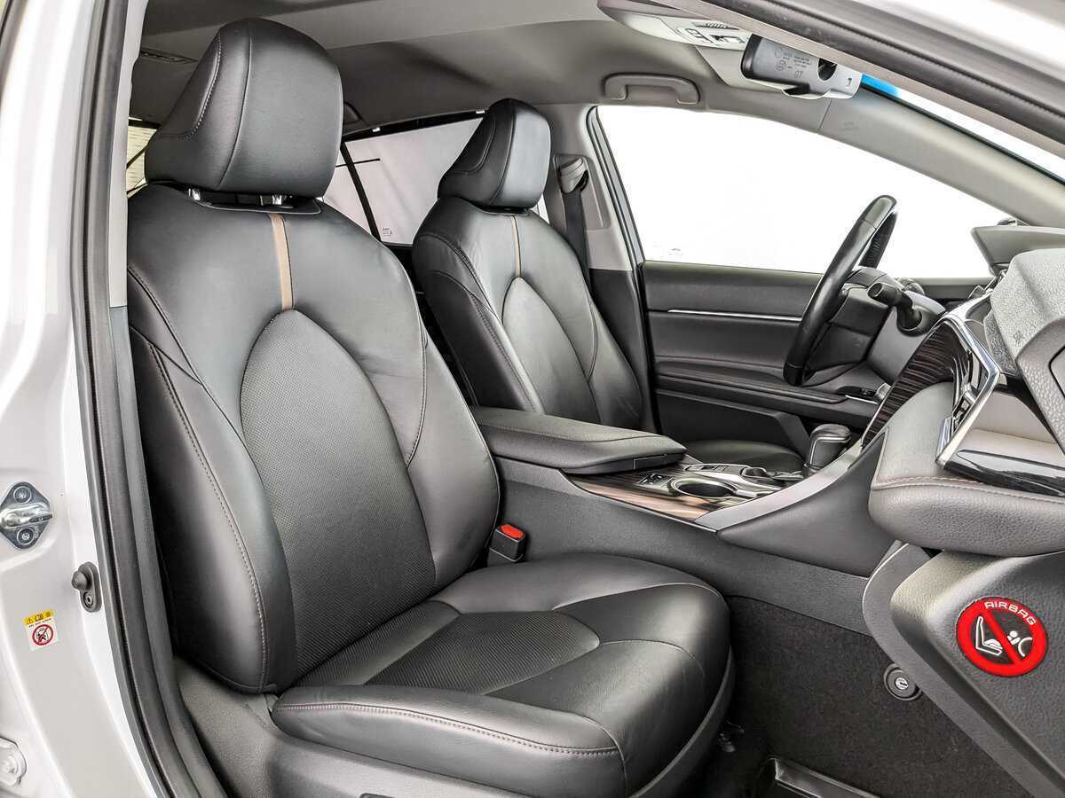 Б/У Тойота Камри 2019 года. Фото: #23