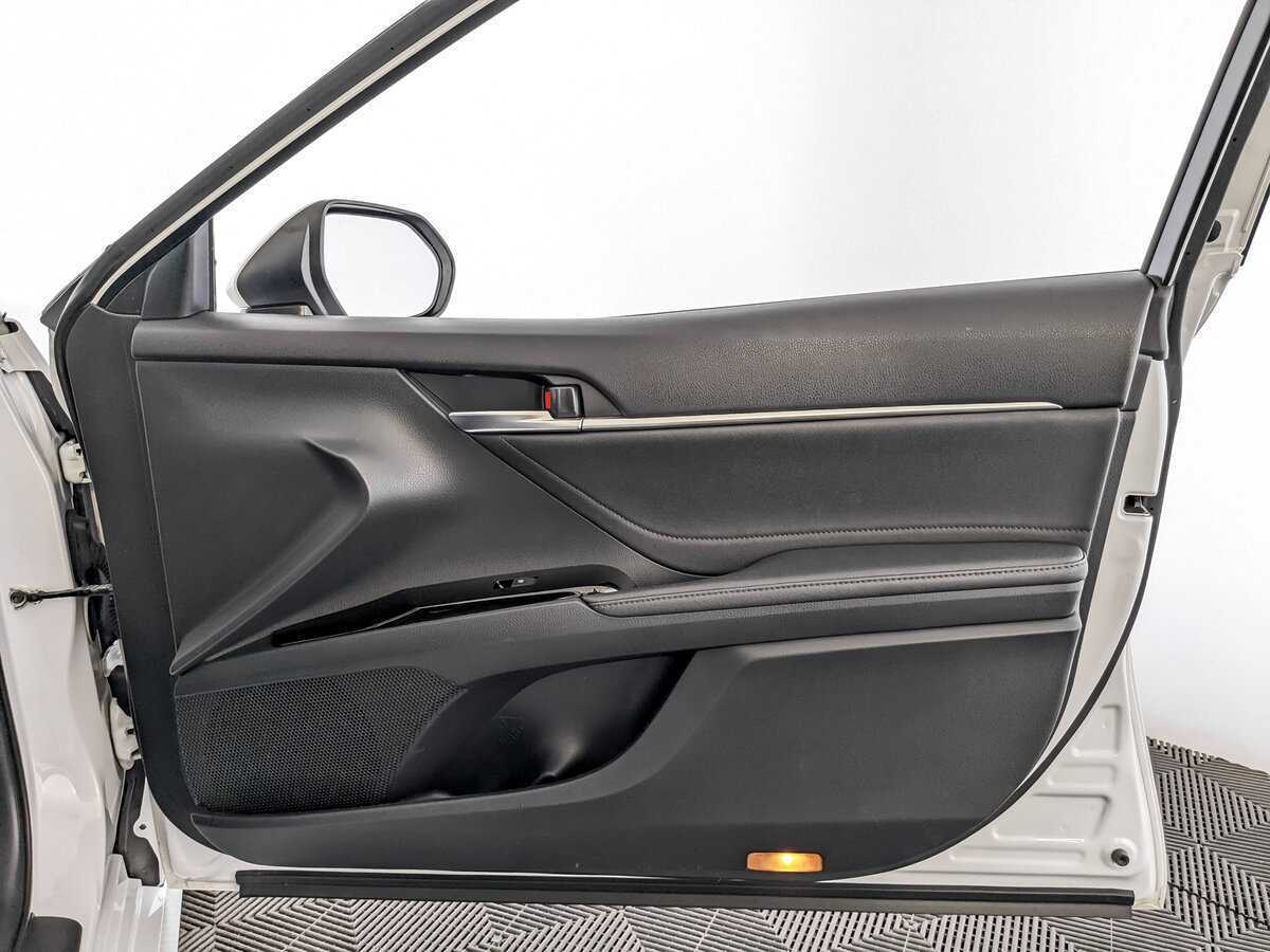 Б/У Тойота Камри 2019 года. Фото: #24