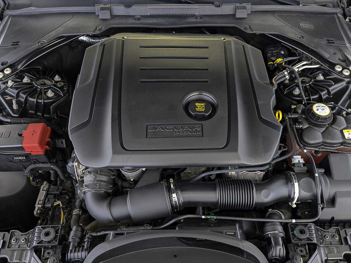 Б/У Ягуар ИксФ 2018 года. Фото: #8