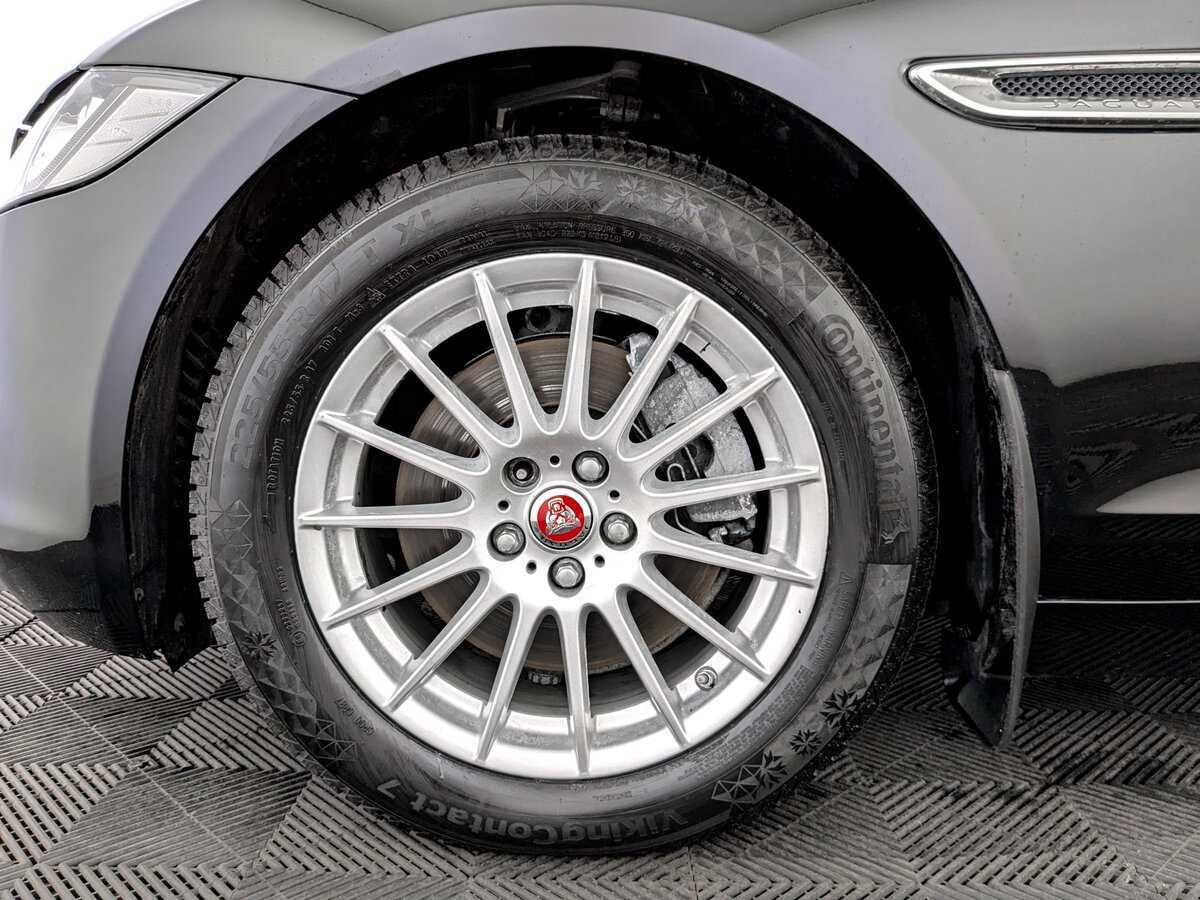 Б/У Ягуар ИксФ 2018 года. Фото: #17