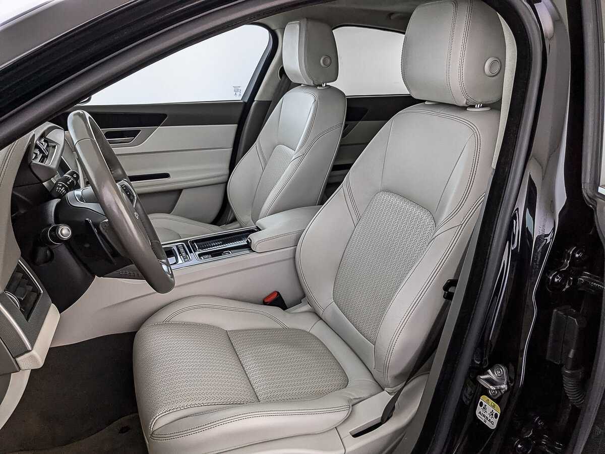 Б/У Ягуар ИксФ 2018 года. Фото: #19