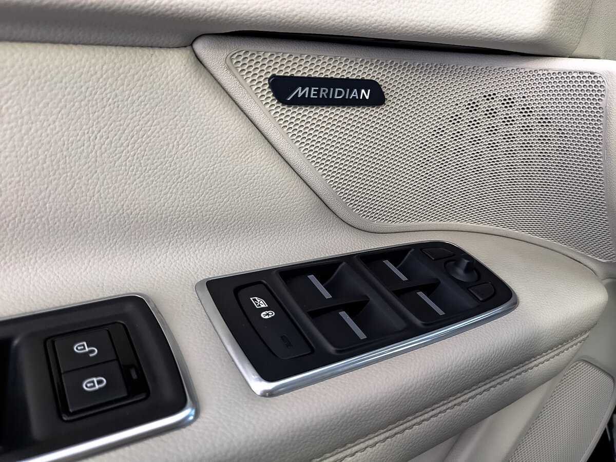 Б/У Ягуар ИксФ 2018 года. Фото: #21