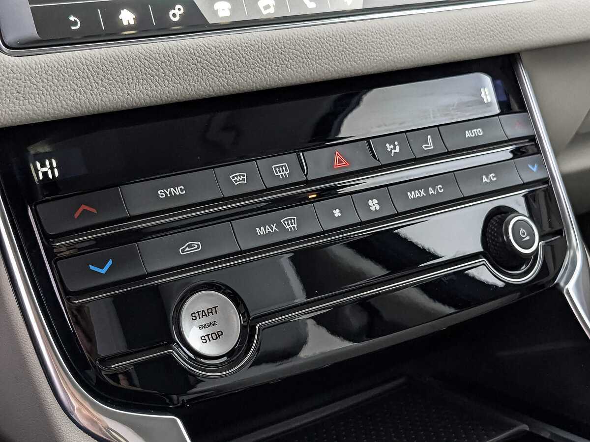 Б/У Ягуар ИксФ 2018 года. Фото: #25