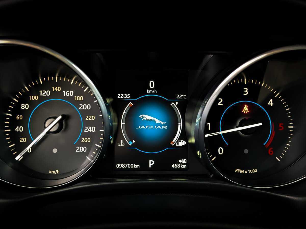 Б/У Ягуар ИксЕ 2017 года. Фото: #12