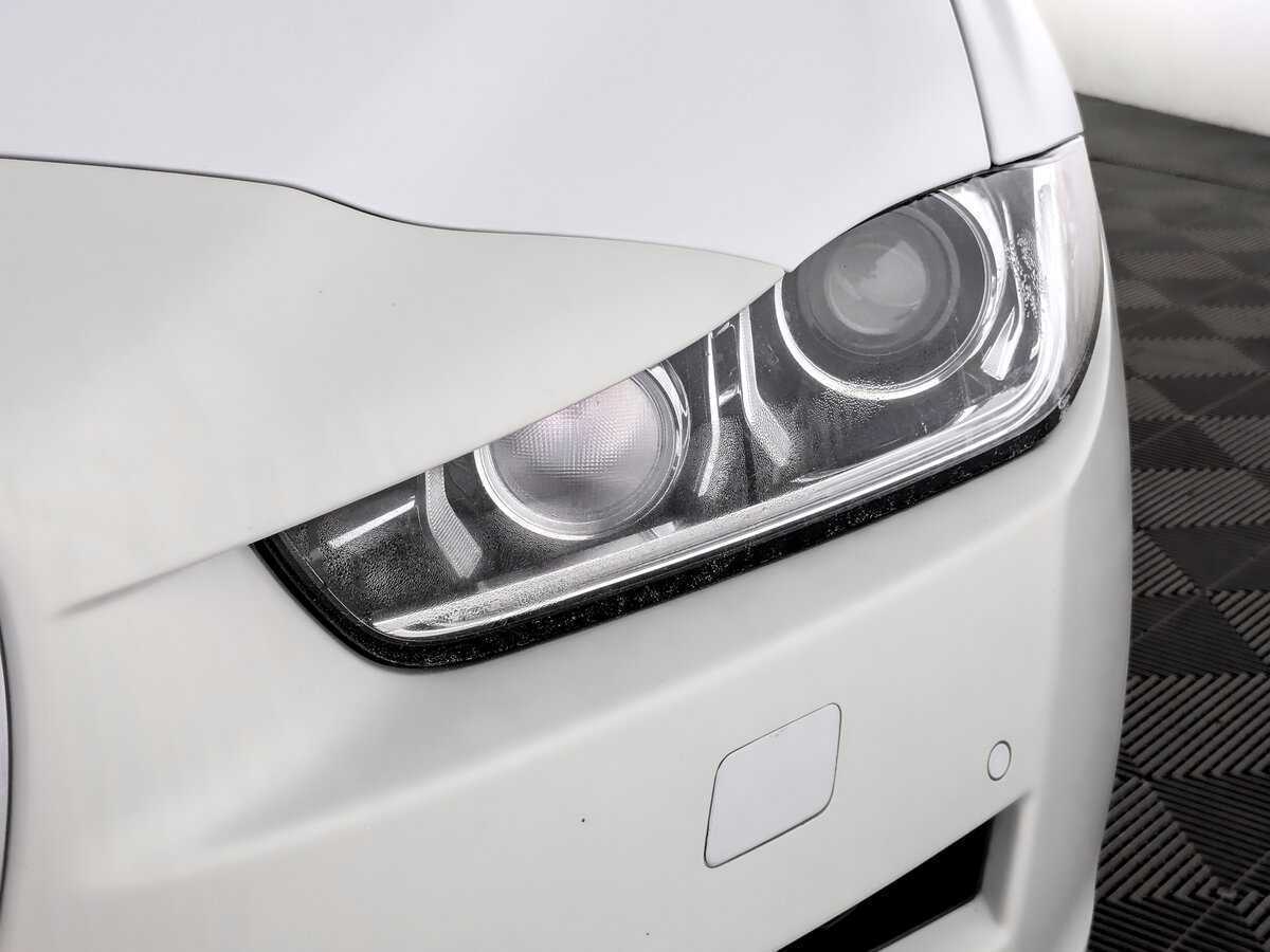 Б/У Ягуар ИксЕ 2017 года. Фото: #16