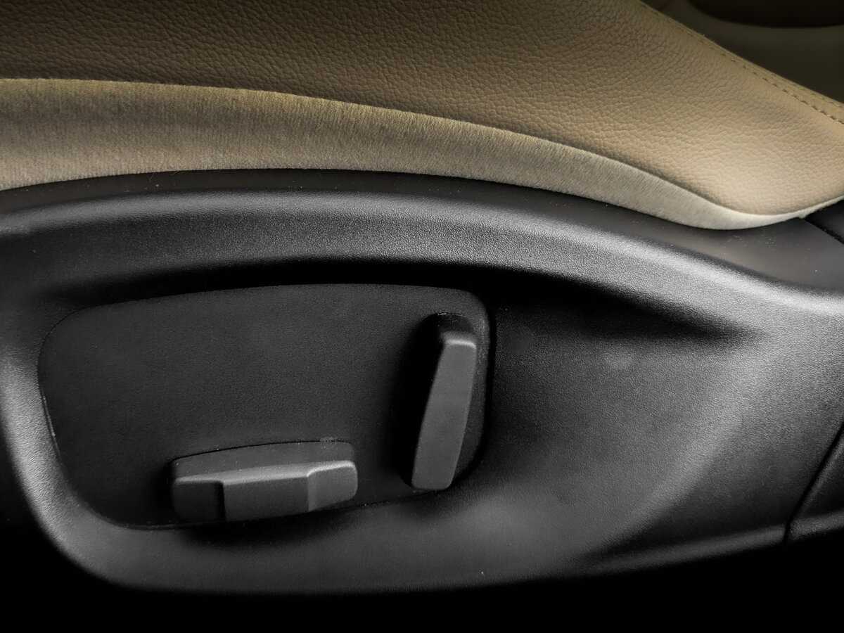 Б/У Ягуар ИксЕ 2017 года. Фото: #20