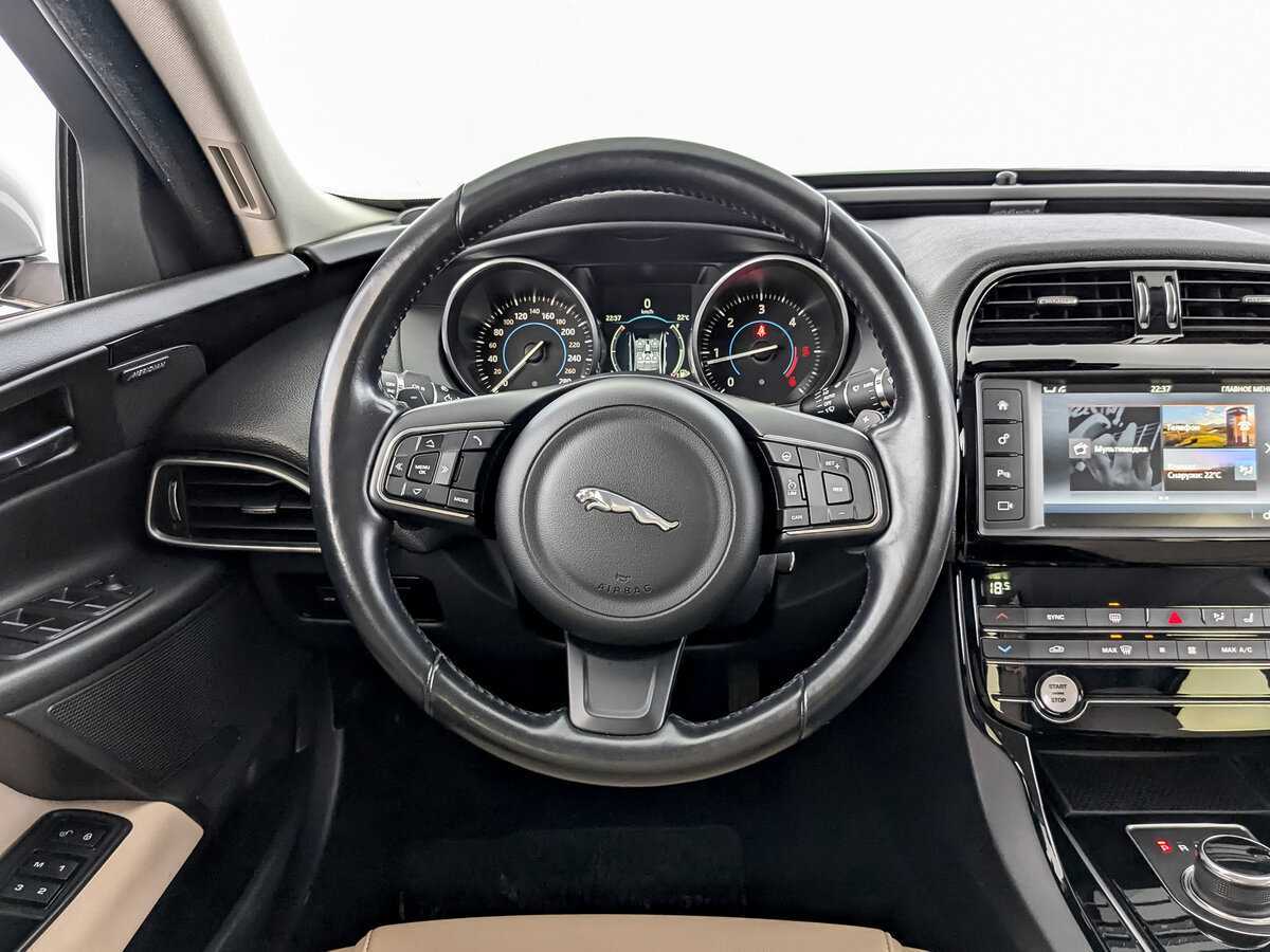 Б/У Ягуар ИксЕ 2017 года. Фото: #21