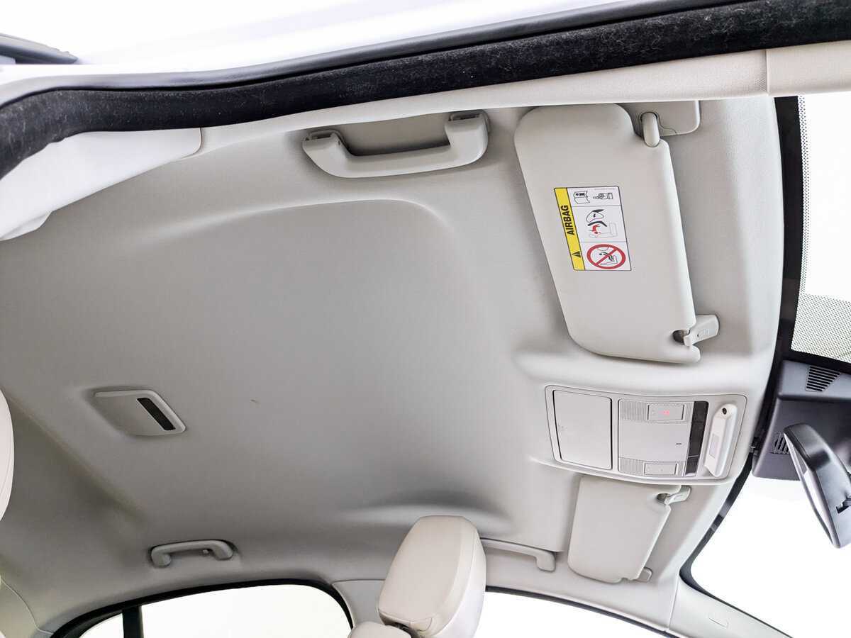 Б/У Ягуар ИксЕ 2017 года. Фото: #22