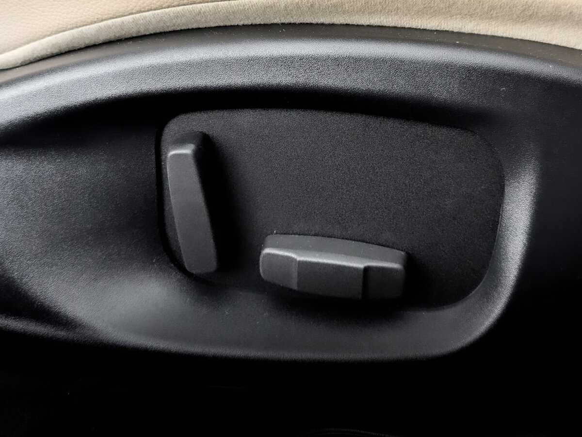 Б/У Ягуар ИксЕ 2017 года. Фото: #24