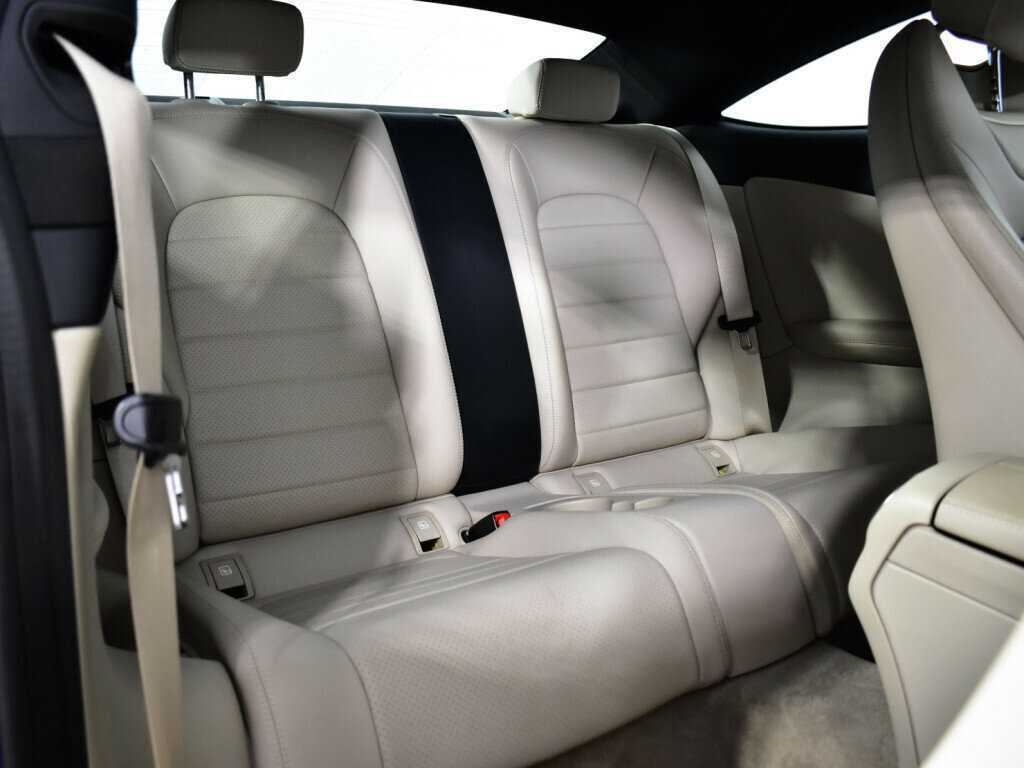 Б/У Мерседес-Бенц Ц-Класс 2019 года. Фото: #9