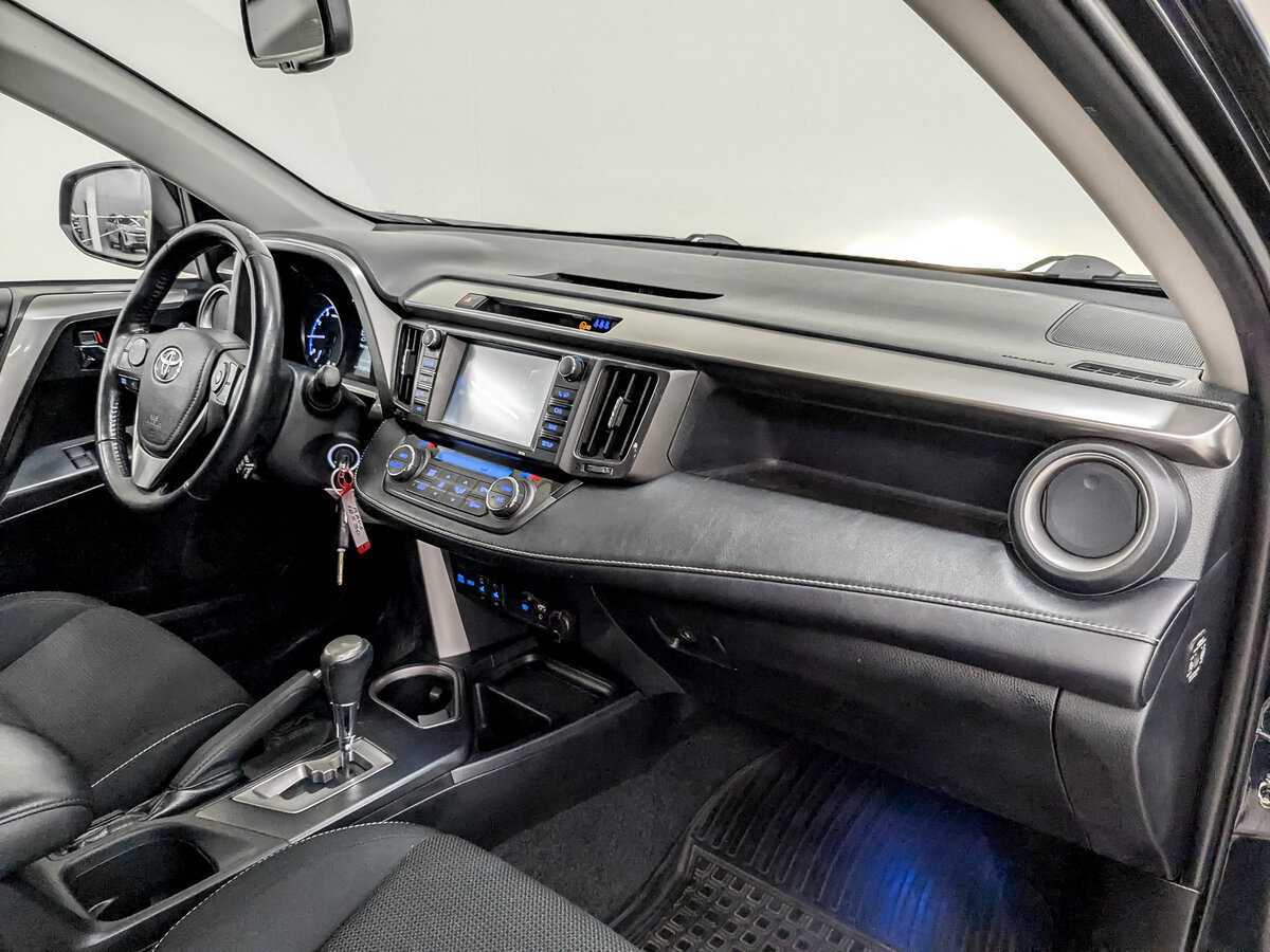 Б/У Тойота Рав4 2017 года. Фото: #10