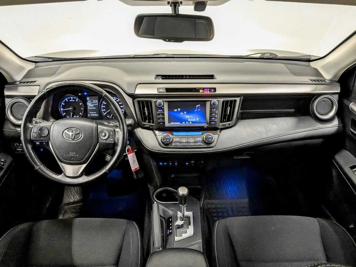 Б/У Тойота Рав4 2017 года. Фото: #13