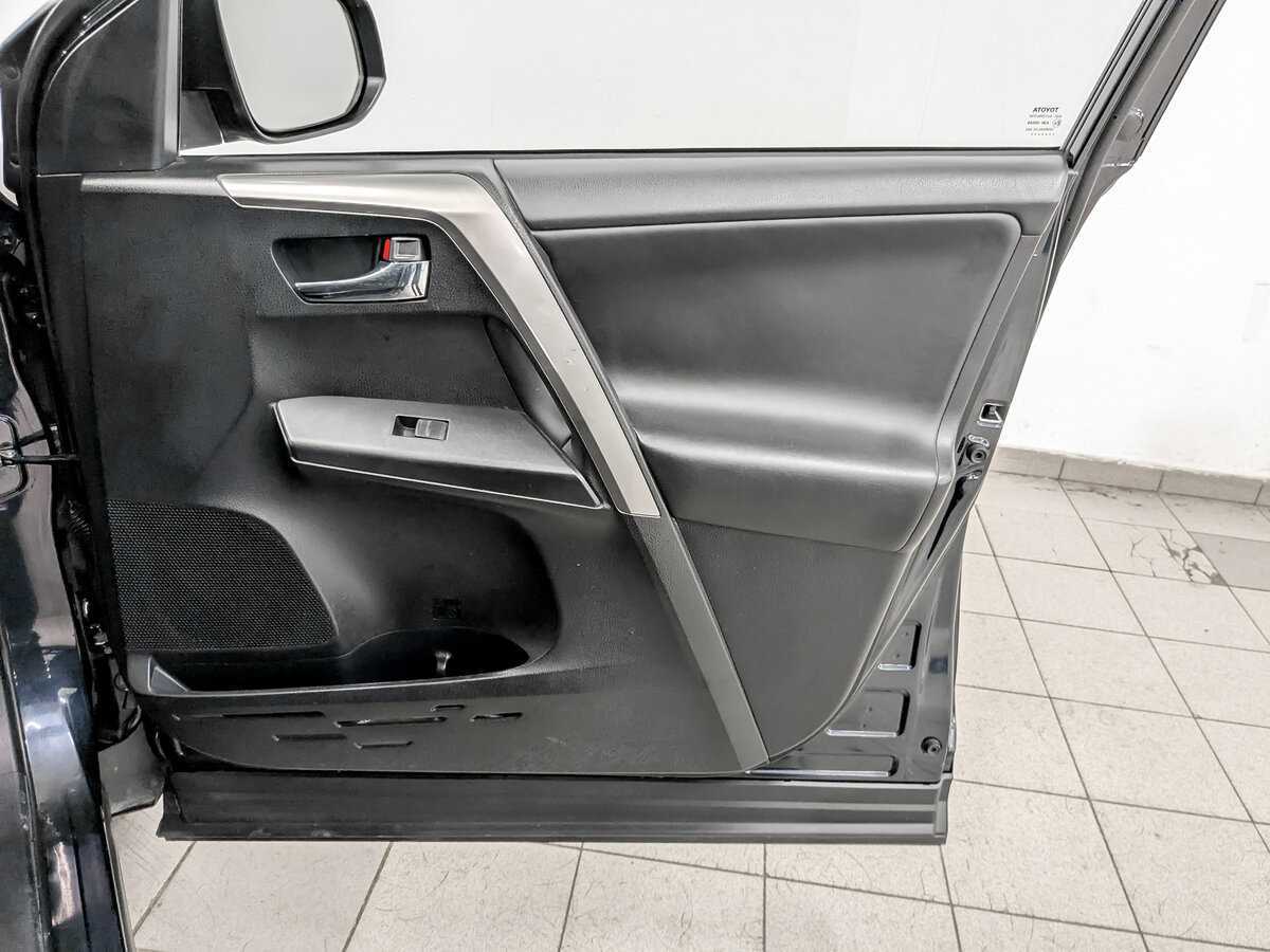 Б/У Тойота Рав4 2017 года. Фото: #22