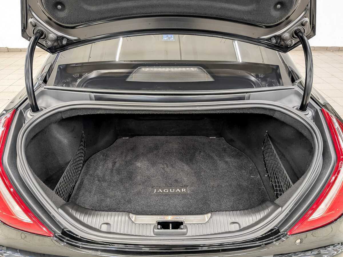 Б/У Ягуар ИксДжи 2017 года. Фото: #9