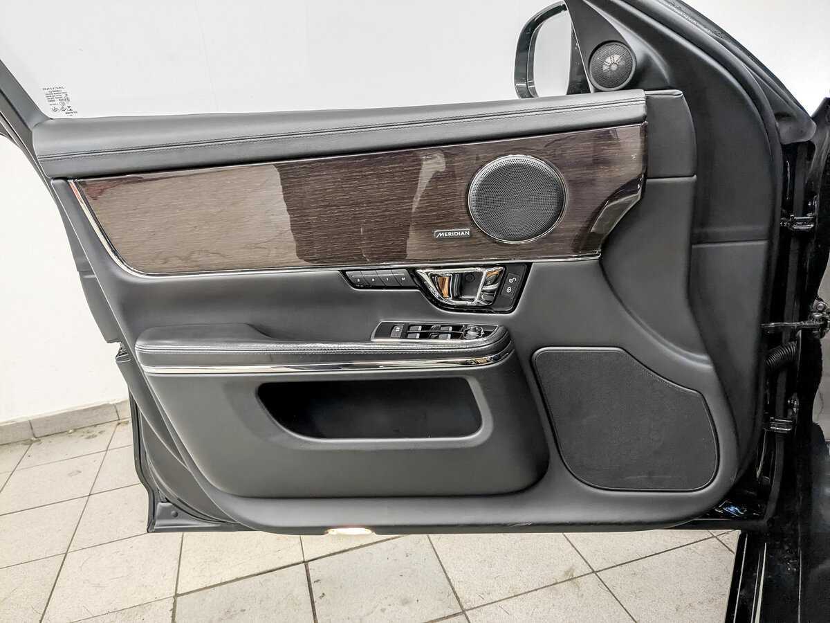 Б/У Ягуар ИксДжи 2017 года. Фото: #18