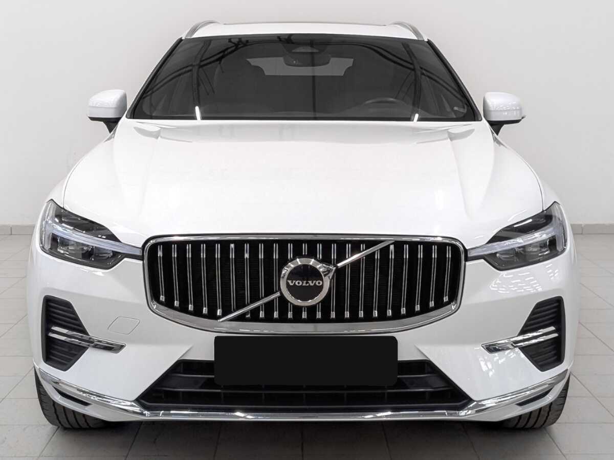 Б/У Вольво ИксЦ60 2021 года. Фото: #1