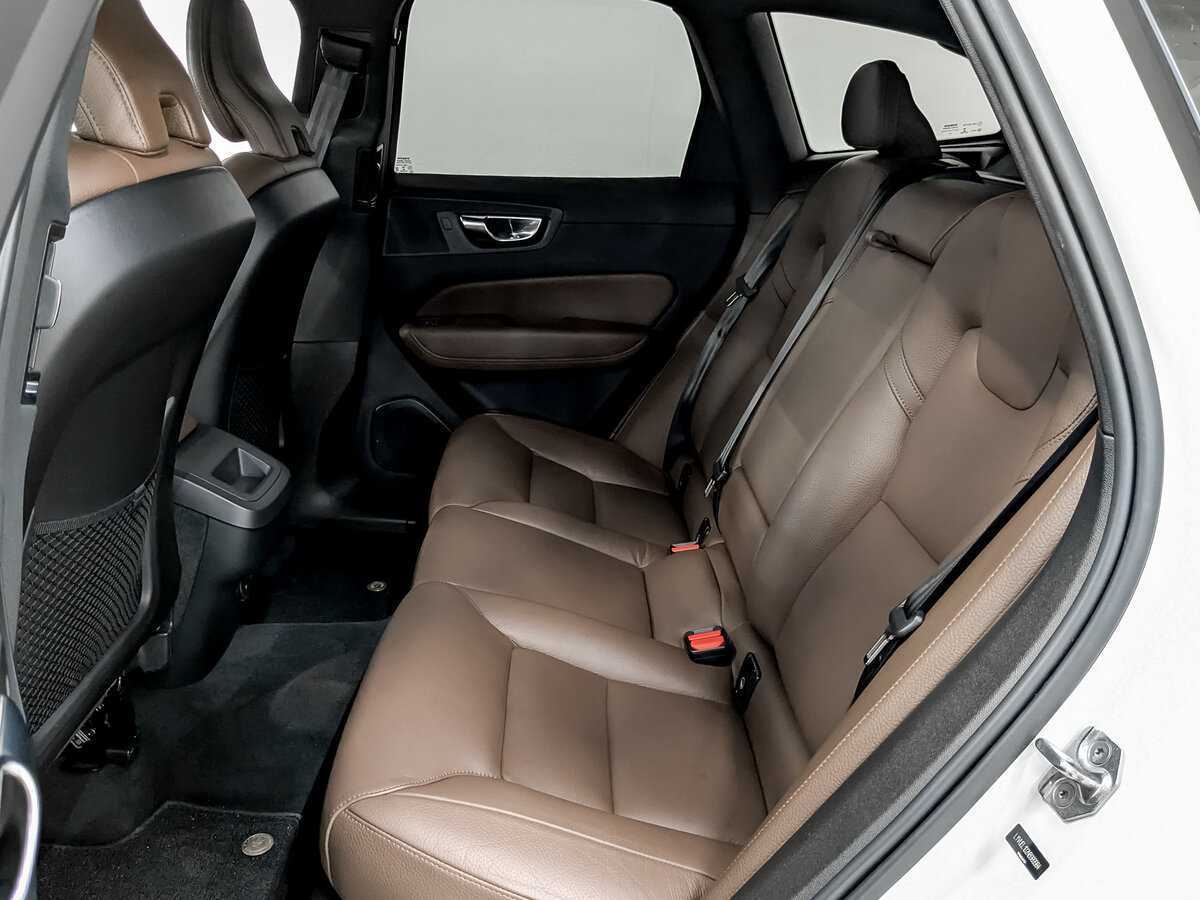 Б/У Вольво ИксЦ60 2021 года. Фото: #11