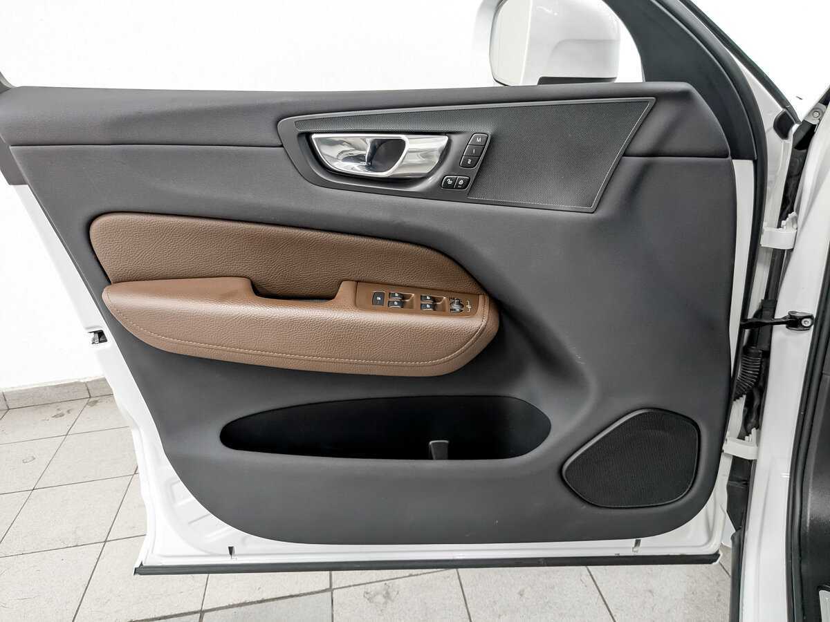 Б/У Вольво ИксЦ60 2021 года. Фото: #16