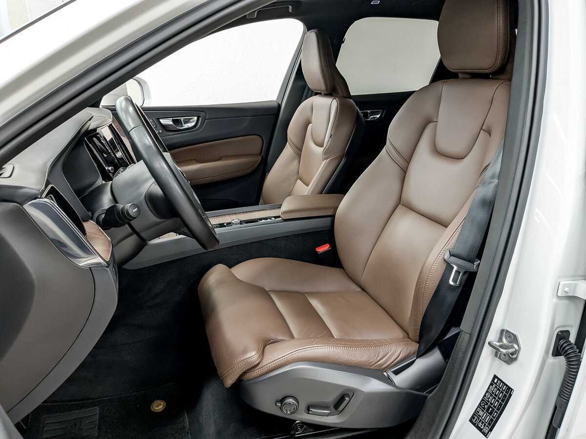 Б/У Вольво ИксЦ60 2021 года. Фото: #17