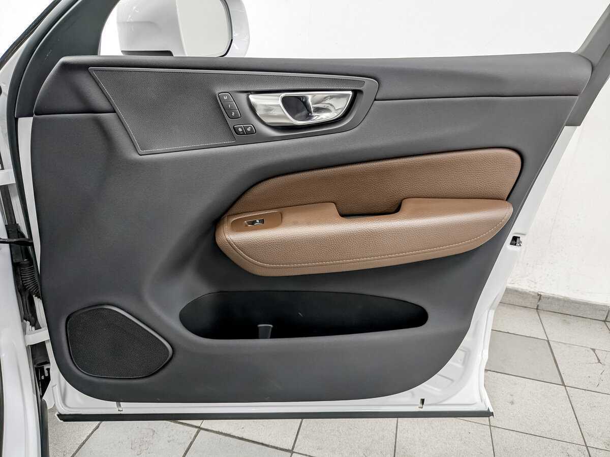 Б/У Вольво ИксЦ60 2021 года. Фото: #21