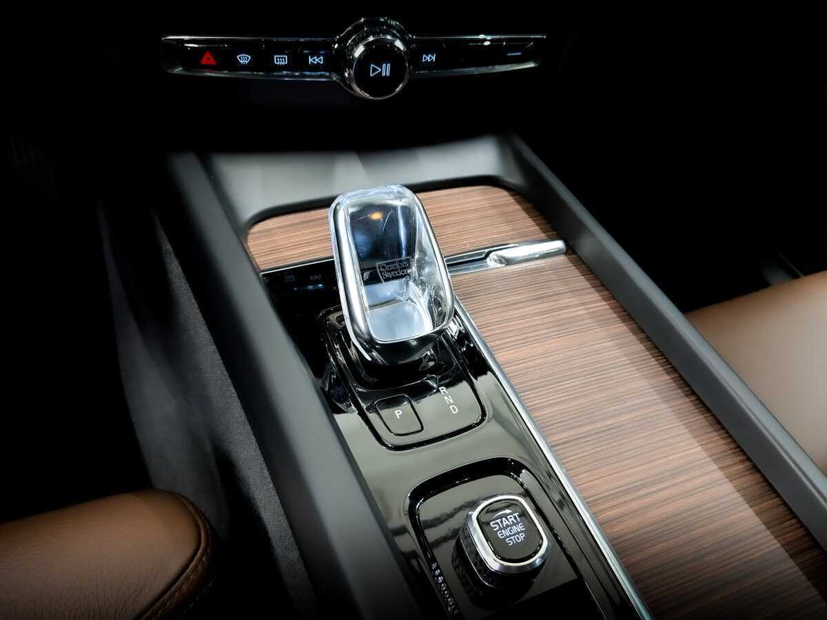 Б/У Вольво ИксЦ60 2021 года. Фото: #22