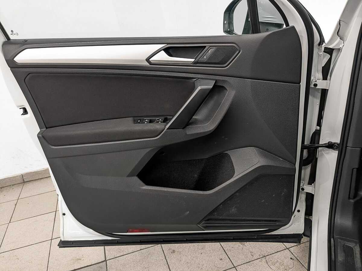 Б/У Фольксваген Тигуан 2021 года. Фото: #16