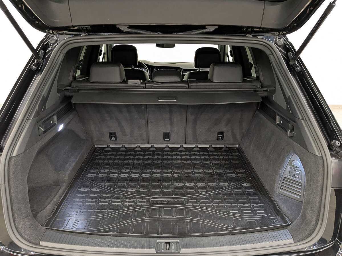 Б/У Фольксваген Туарег 2019 года. Фото: #9