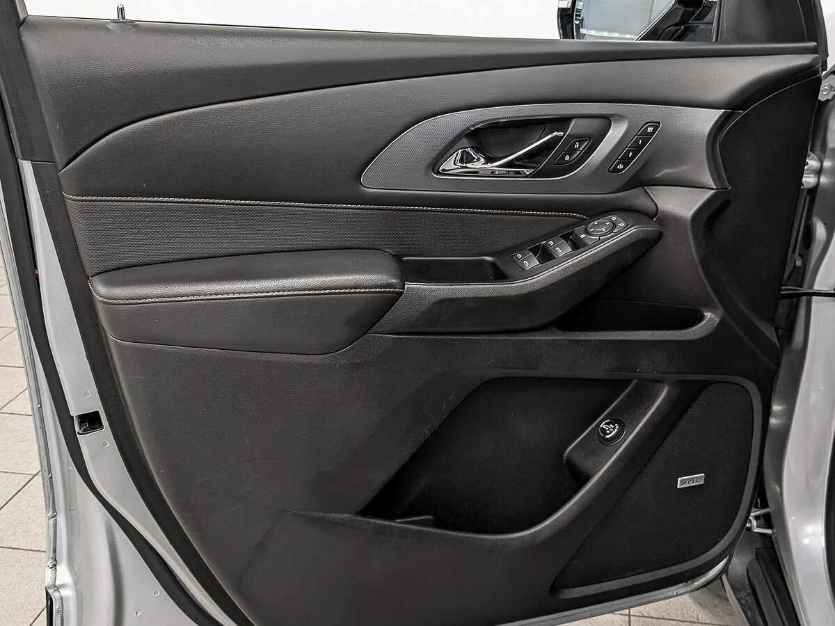 Б/У Шевроле Трэверс 2019 года. Фото: #18