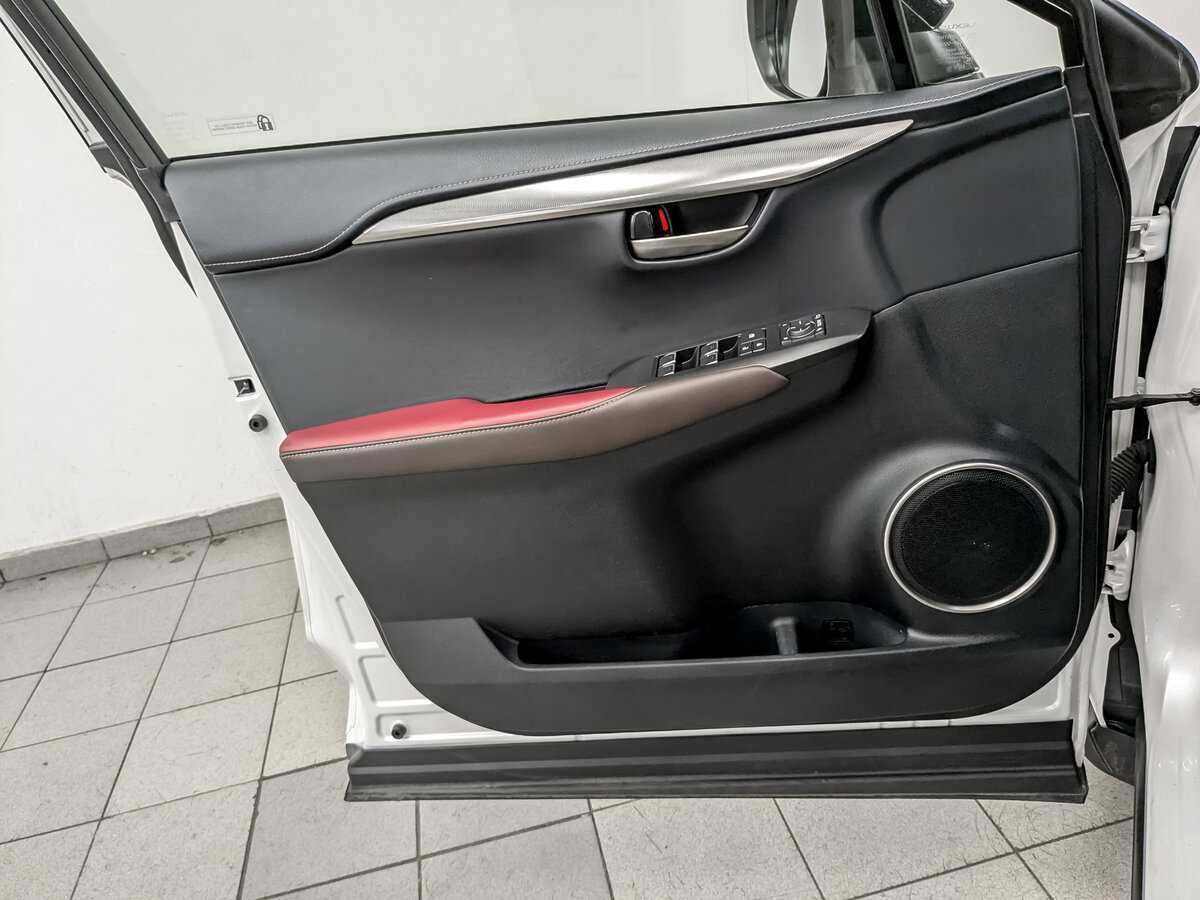 Б/У Лексус Н-Икс 2018 года. Фото: #18