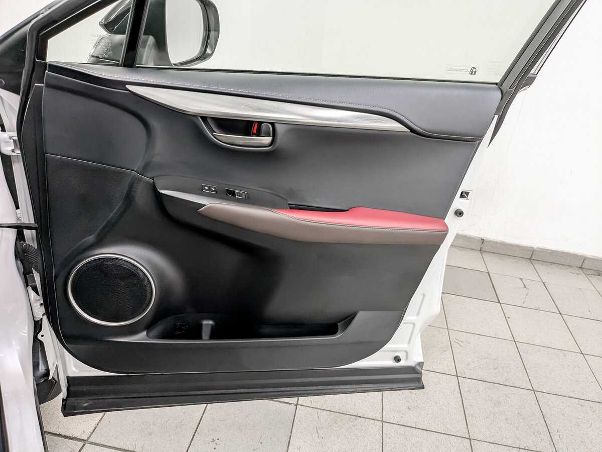 Б/У Лексус Н-Икс 2018 года. Фото: #23