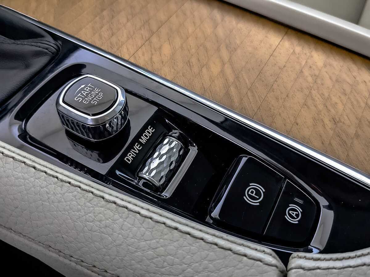 Б/У Вольво ИксЦ90 2020 года. Фото: #18