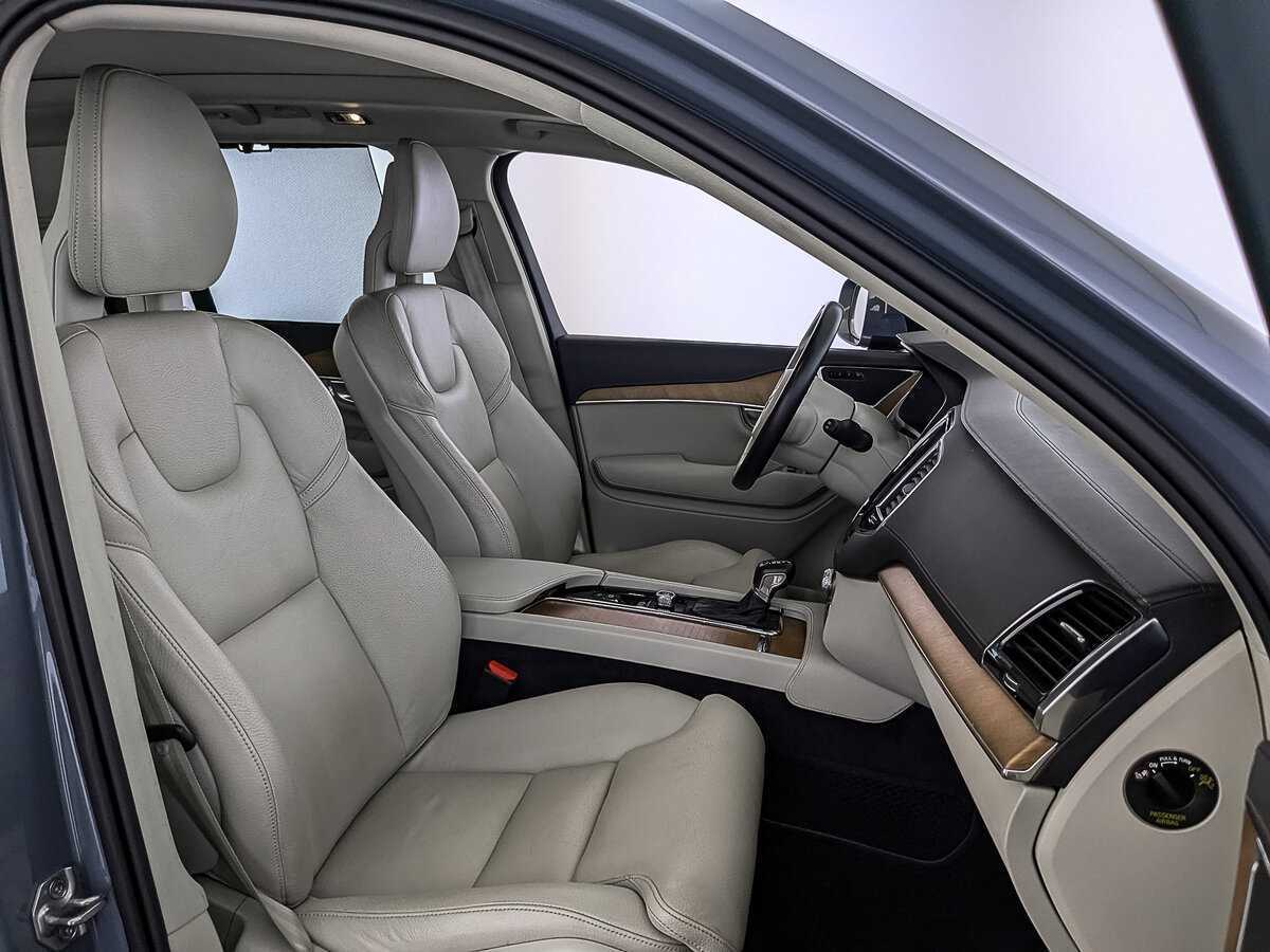 Б/У Вольво ИксЦ90 2020 года. Фото: #21