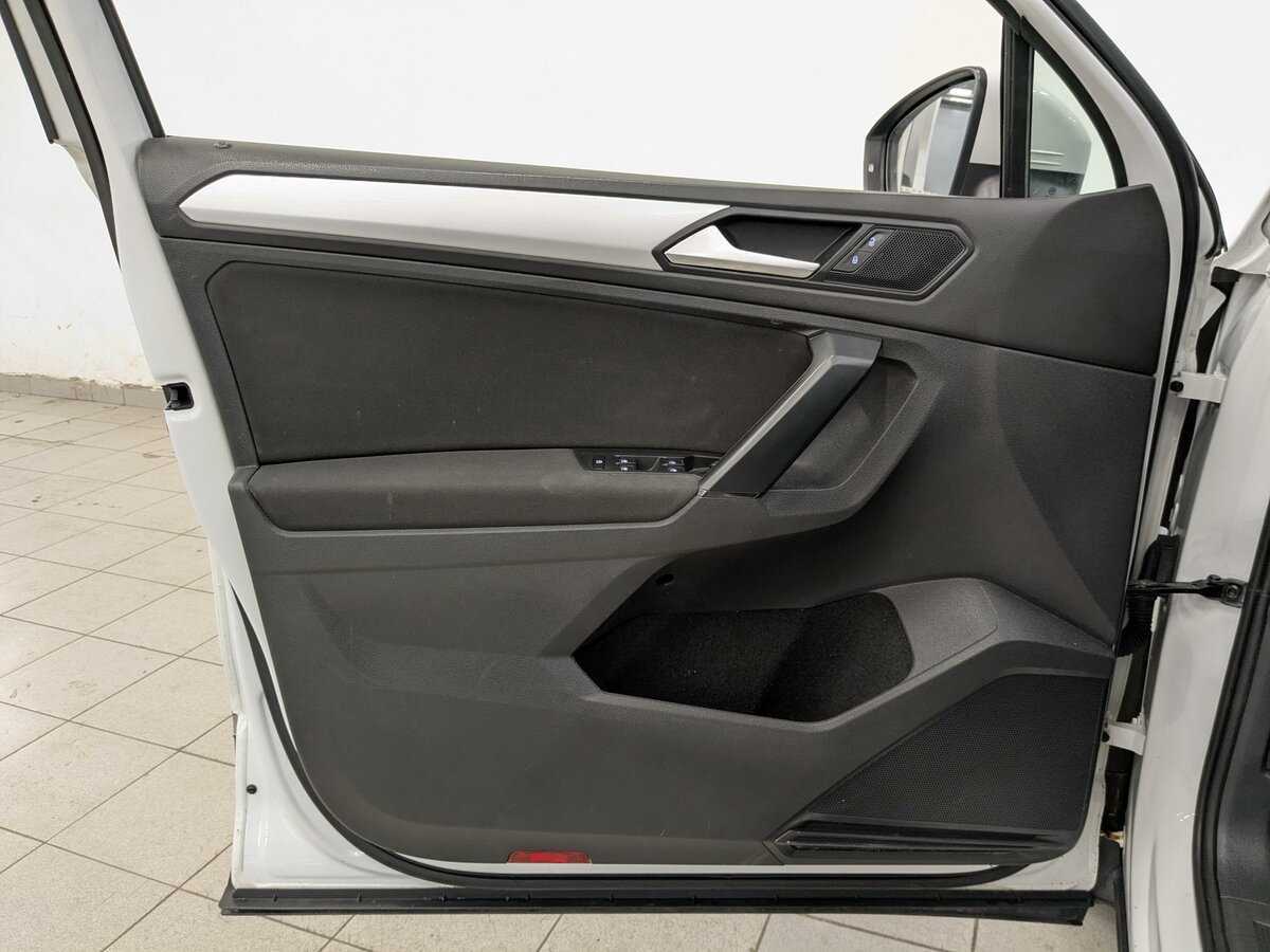 Б/У Фольксваген Тигуан 2021 года. Фото: #18