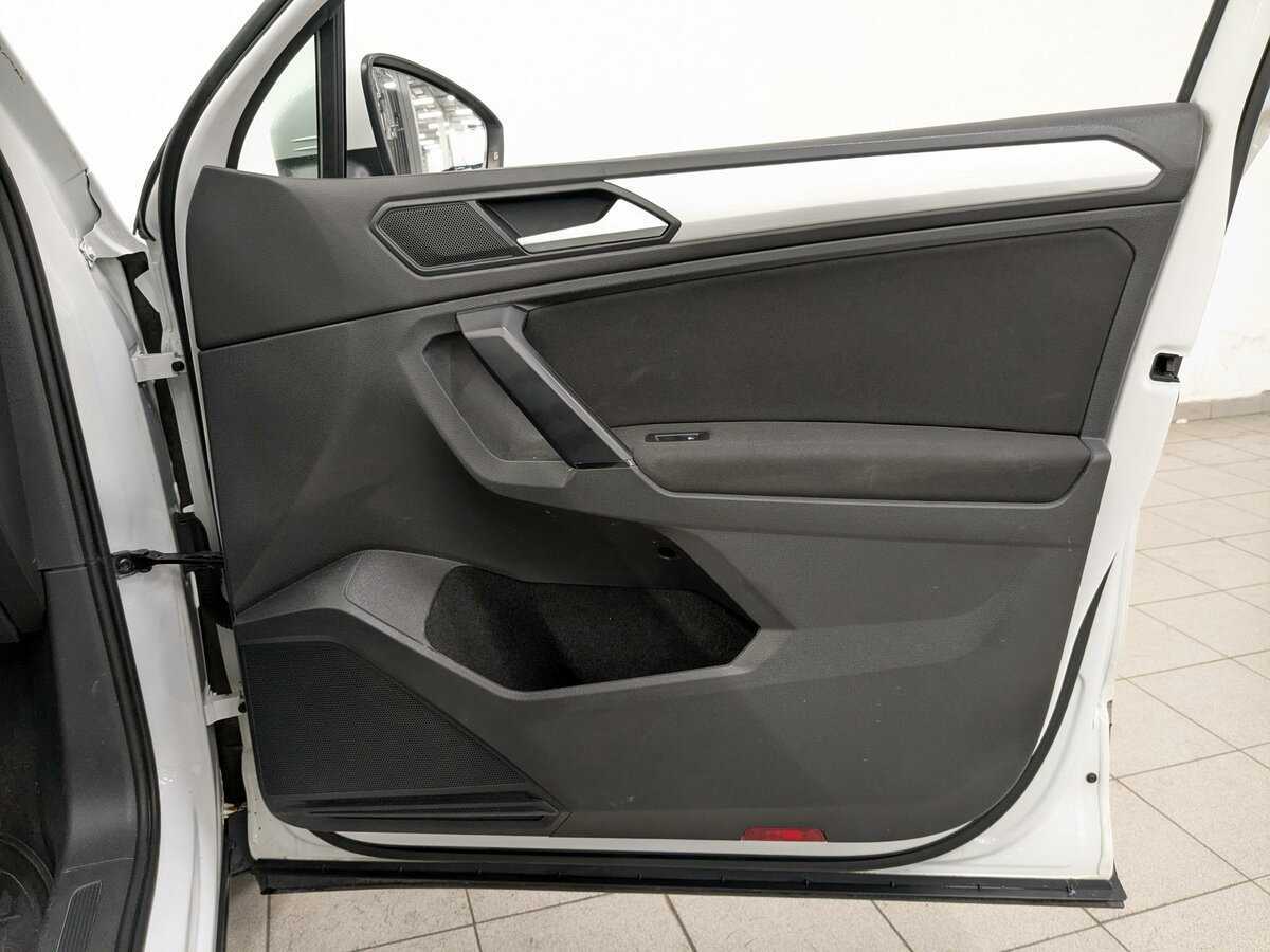 Б/У Фольксваген Тигуан 2021 года. Фото: #23