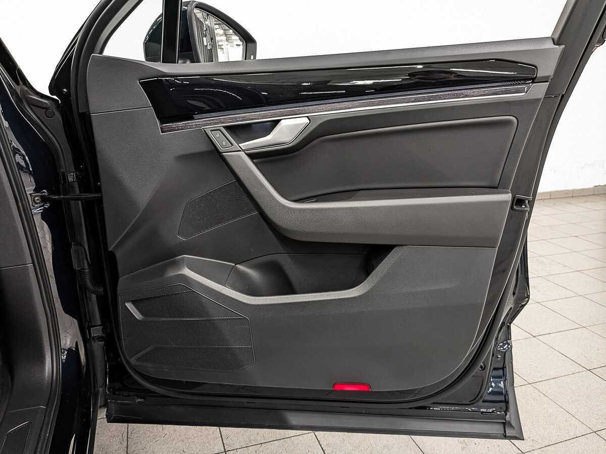 Б/У Фольксваген Туарег 2018 года. Фото: #24