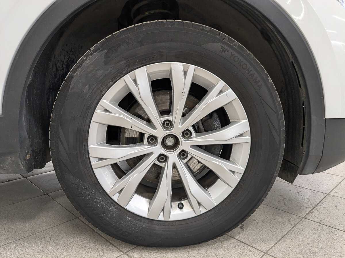 Б/У Фольксваген Тигуан 2021 года. Фото: #9